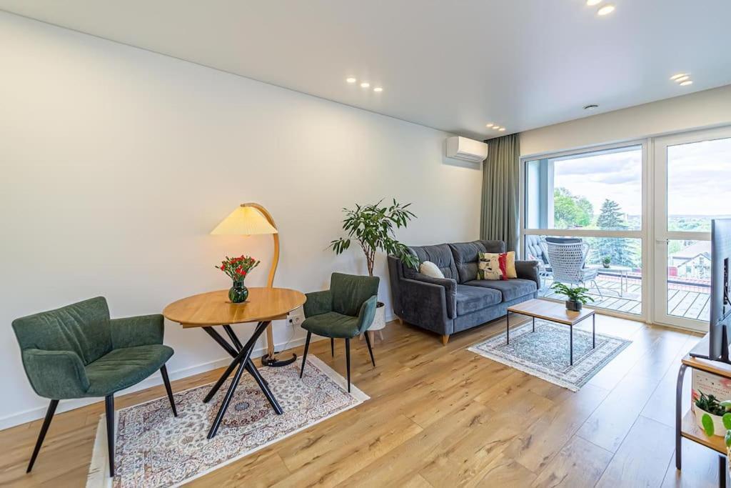 Sky Apartment With Free Parking And Balcony & Ac Kaunas Exterior foto